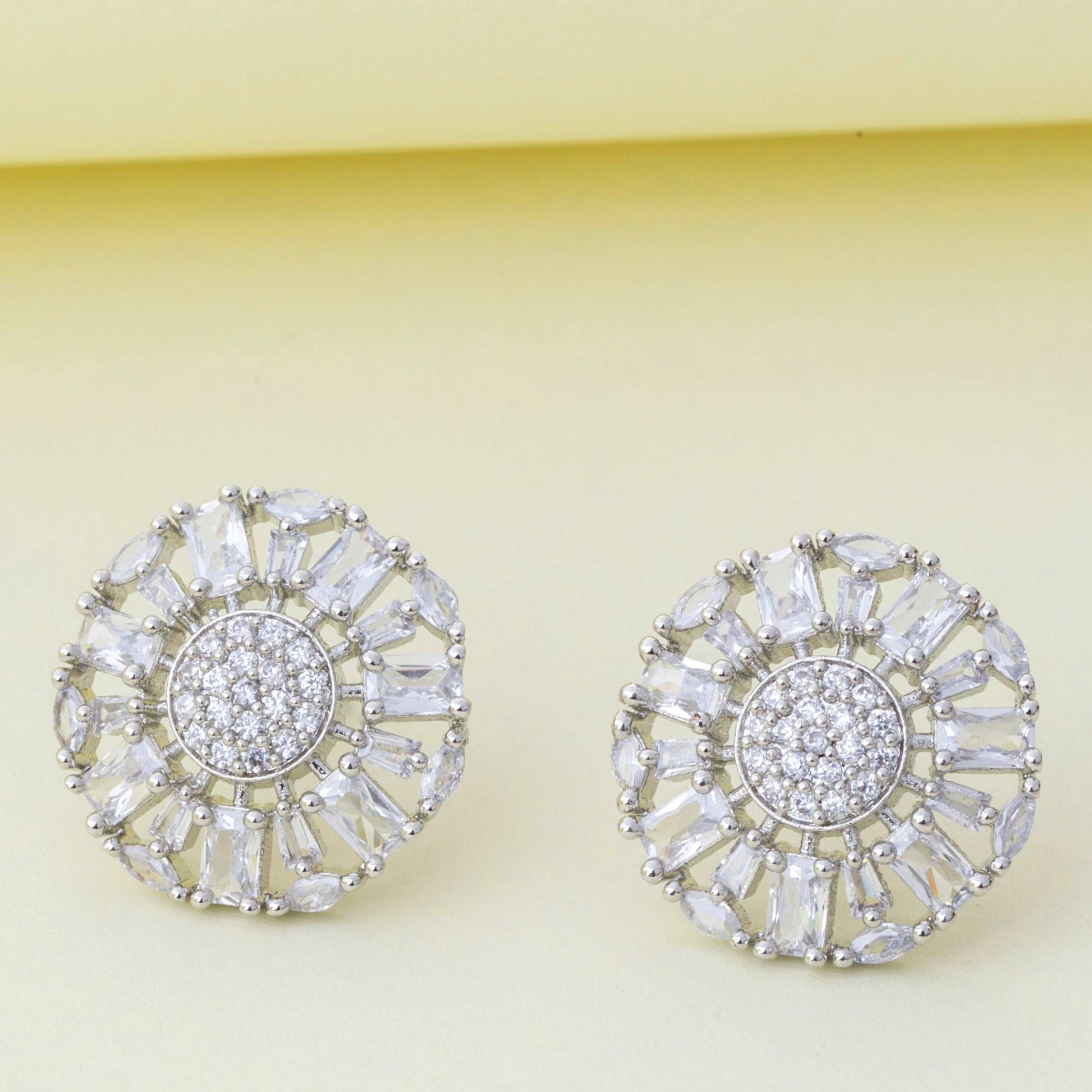 Coterie Stud Earrings - Enamoux