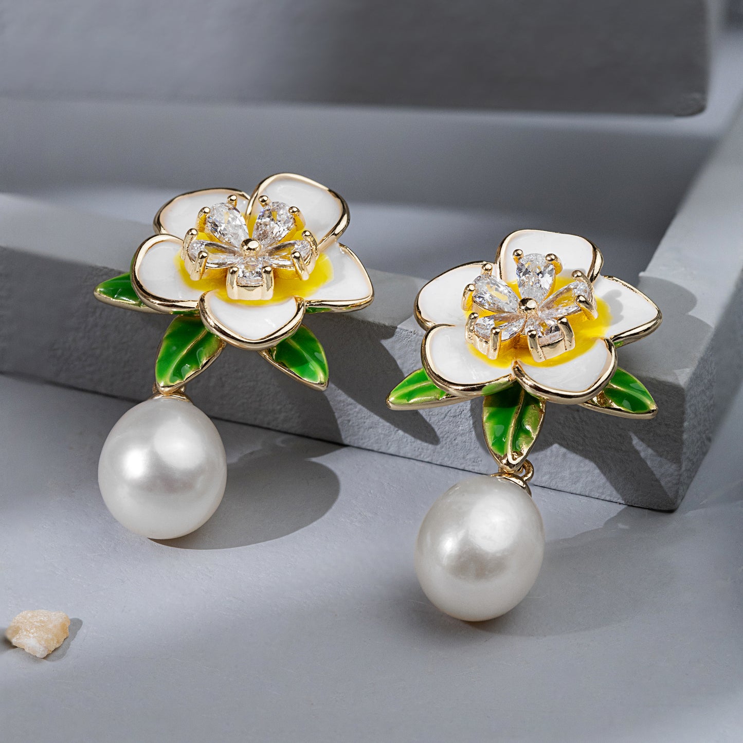 Fleuris - Pearl Drop Earrings