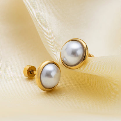 Retro_pearl_studs_3_-min