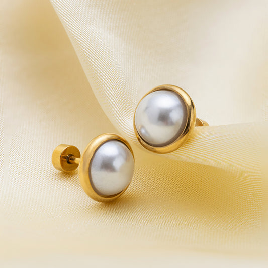 Retro_pearl_studs_3_-min