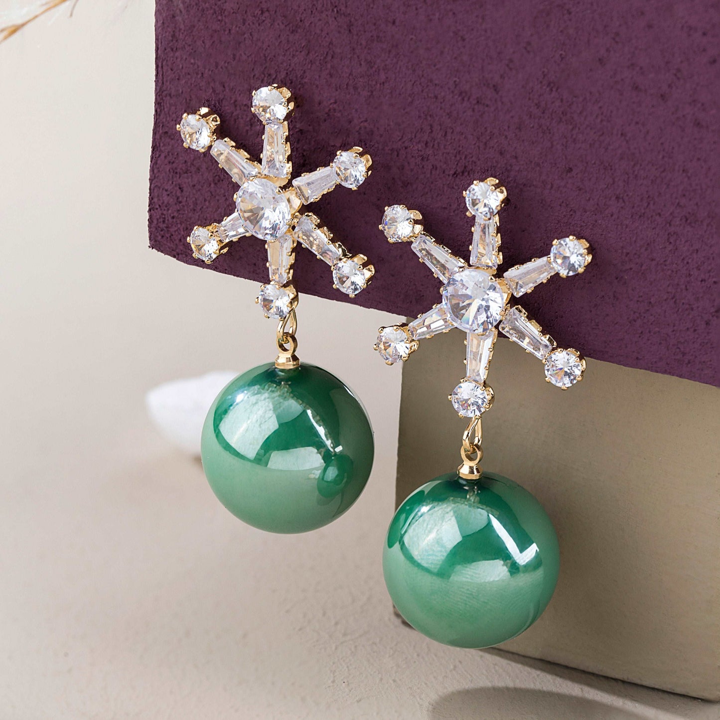 Startle Green Earrings - Enamoux