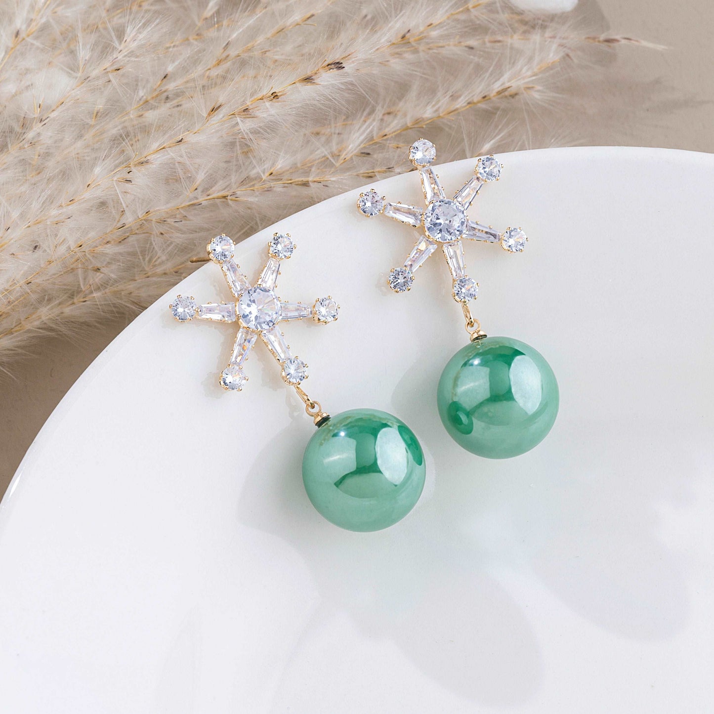 Startle Green Earrings - Enamoux